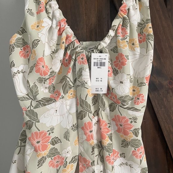 Abercrombie & Fitch Green and White Floral Cinched Neck Midi - Picture 4 of 4